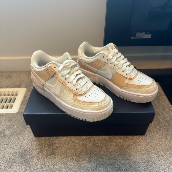 Nike Women’s Air Force 1 Shadow SE Spruce Aura - Picture 1 of 8